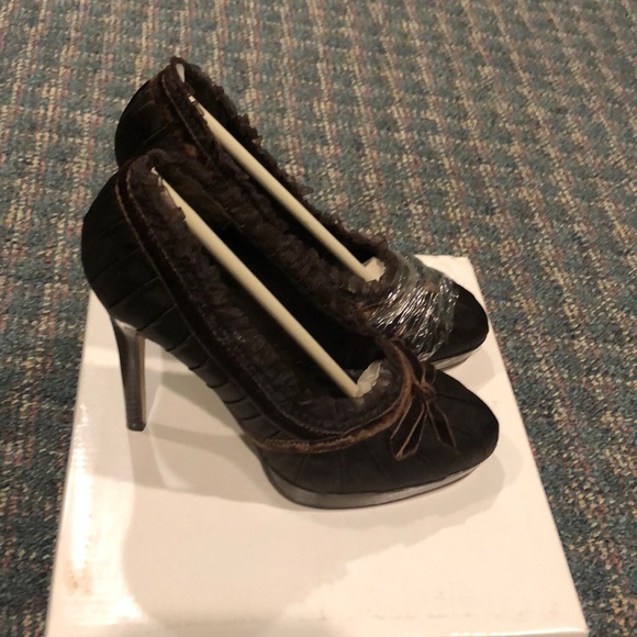 Wild Diva brown satin stilettos NIB. - Picture 3 of 7